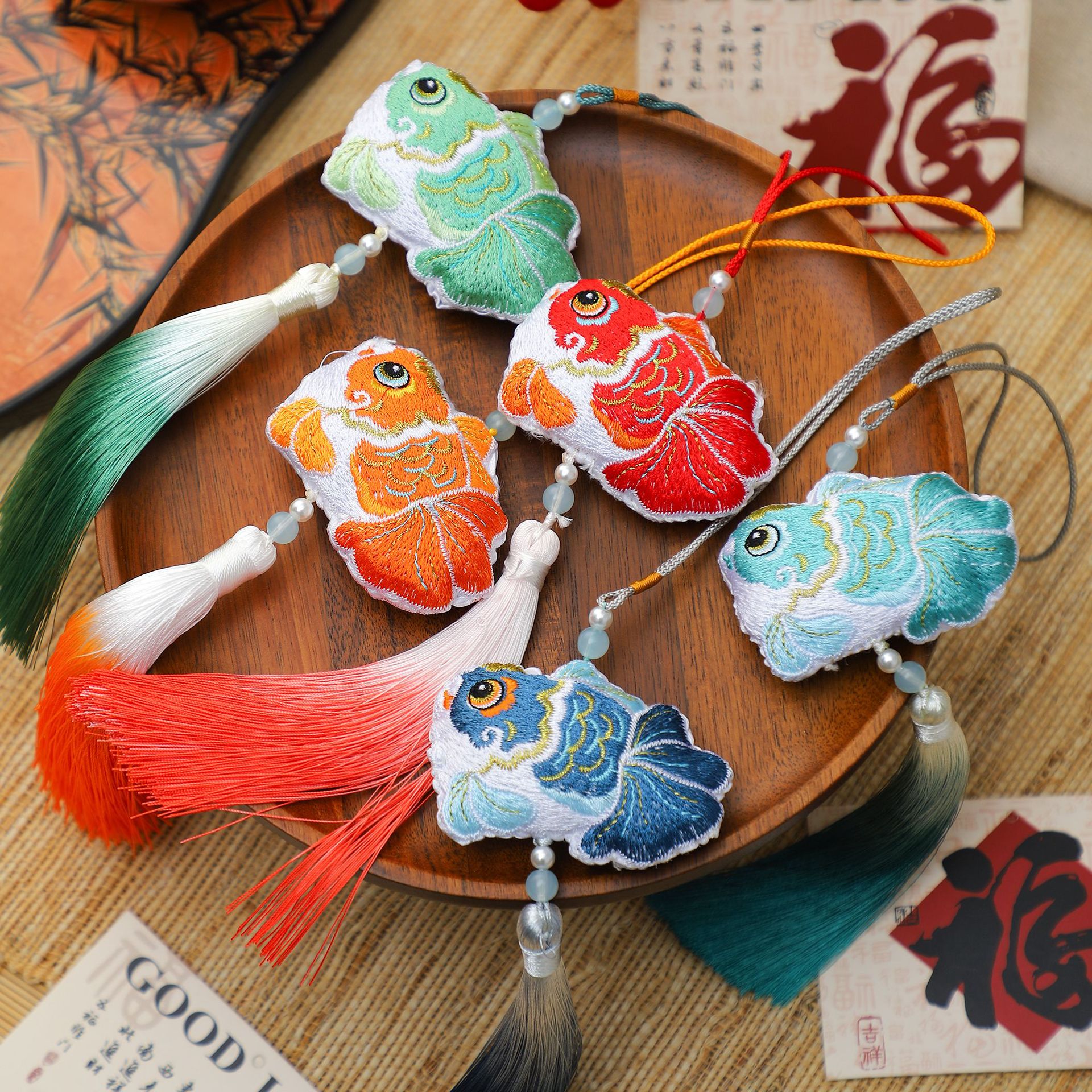 Colgante de Año Nuevo de siete colores de siete colores Koi Boche de Año Nuevo decoración de barril con flores de material DIY colgante de flores