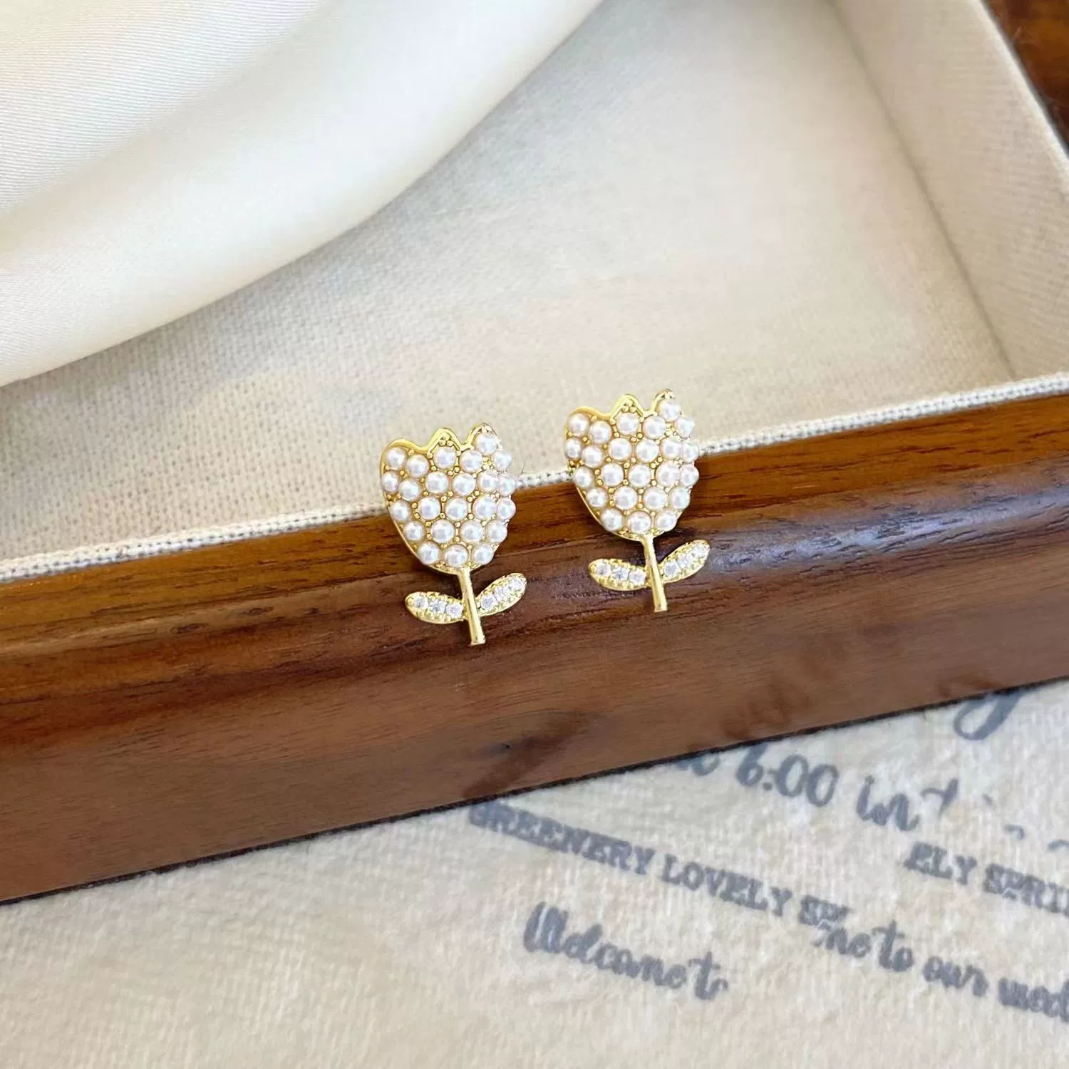 Cute sophisticated small universal earrings pearl