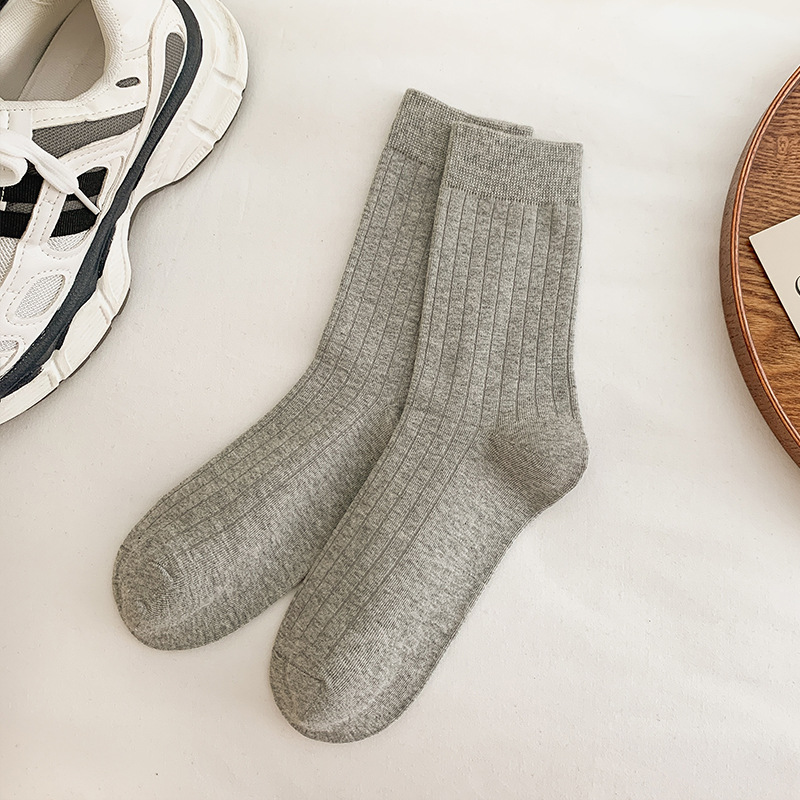 Primavera y otoño negro, blanco y gris doble aguja de pozo ancho Todo partido calcetines de mujer de media pantorrilla estilo universitario de mujer Four Seasons calcetines de pila portátiles