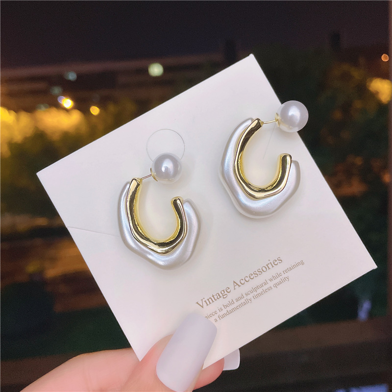 Fashion White Pearl Geometric Half Circle Alloy Stud Earrings display picture 3