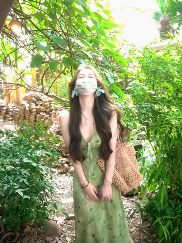 绿色碎花背心连衣裙女2025夏季新款气质法式度假修身收腰长裙子|undefined