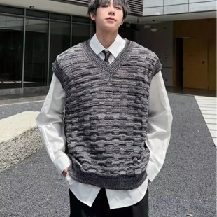Sleeveless V-neck knitted vest men's sweater with casual solid color warm vest light cooked base diamond vest men's sweater