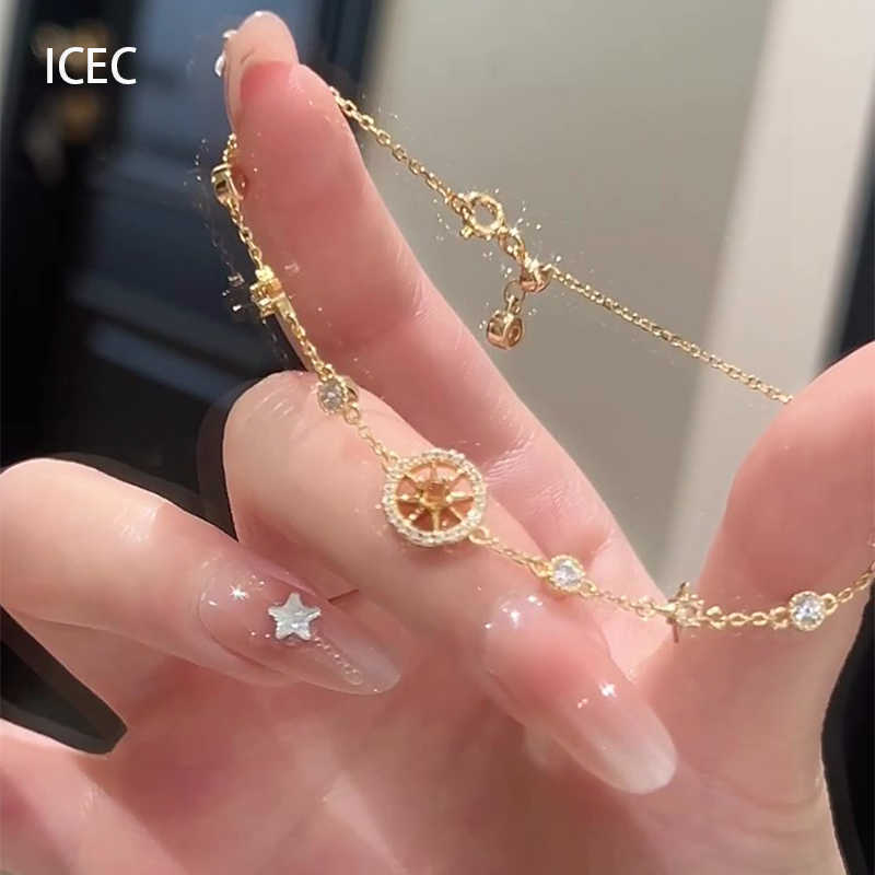 Korean Style Zircon Eight-Pointed Star Compass Pendant Bracelet, Light Luxury High-End Bracelet, Fashionable Hand Jewelry Design Niche Korean Style Zircon Eight-Pointed Star Compass Pendant Bracelet, Light Luxury High-End Bracelet, Fashionable Hand Jewelry Design Niche