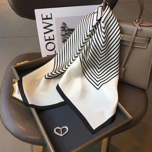 Women's Fall/Winter Korean Style Versatile Oil Painting Style Small Square Scarf Spring/Summer Decorative Scarf Elegant and Fashionable