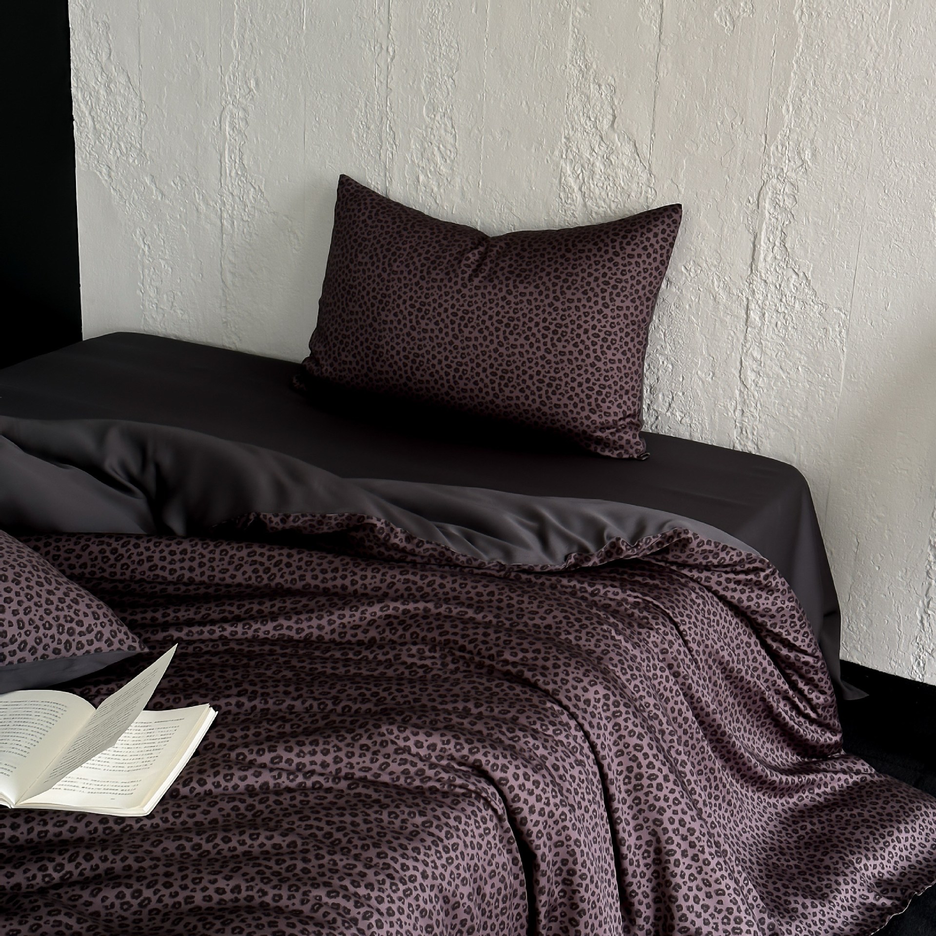 Nala｜Light Luxury and Simple Spring and Summer Silk Leopard Print Pillowcase Bedding Four-Piece Set Bed Bed Sheets Quilt Cover