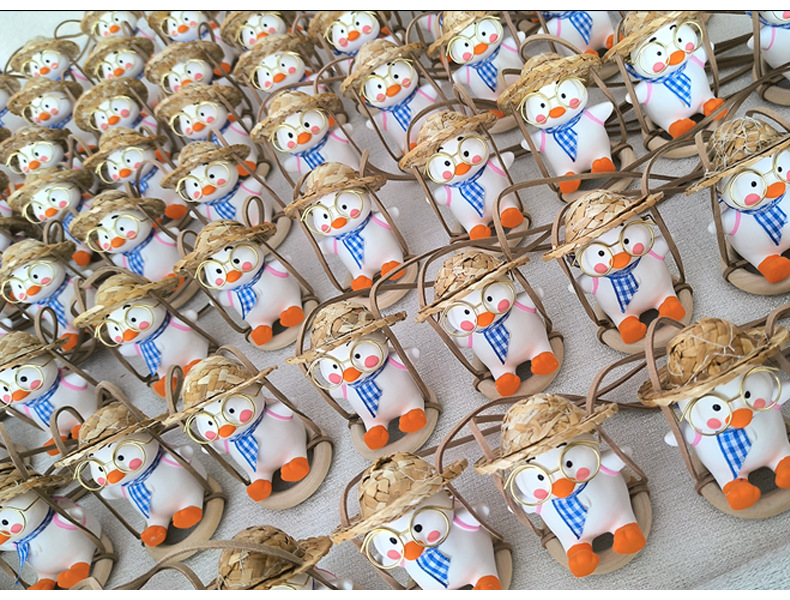 Cross-Border Original Manufacturer Swing Duck Car Hanging Ornament, Duck Aromatherapy Car Rearview Mirror Hanging Decoration, Car Hanging Decoration
