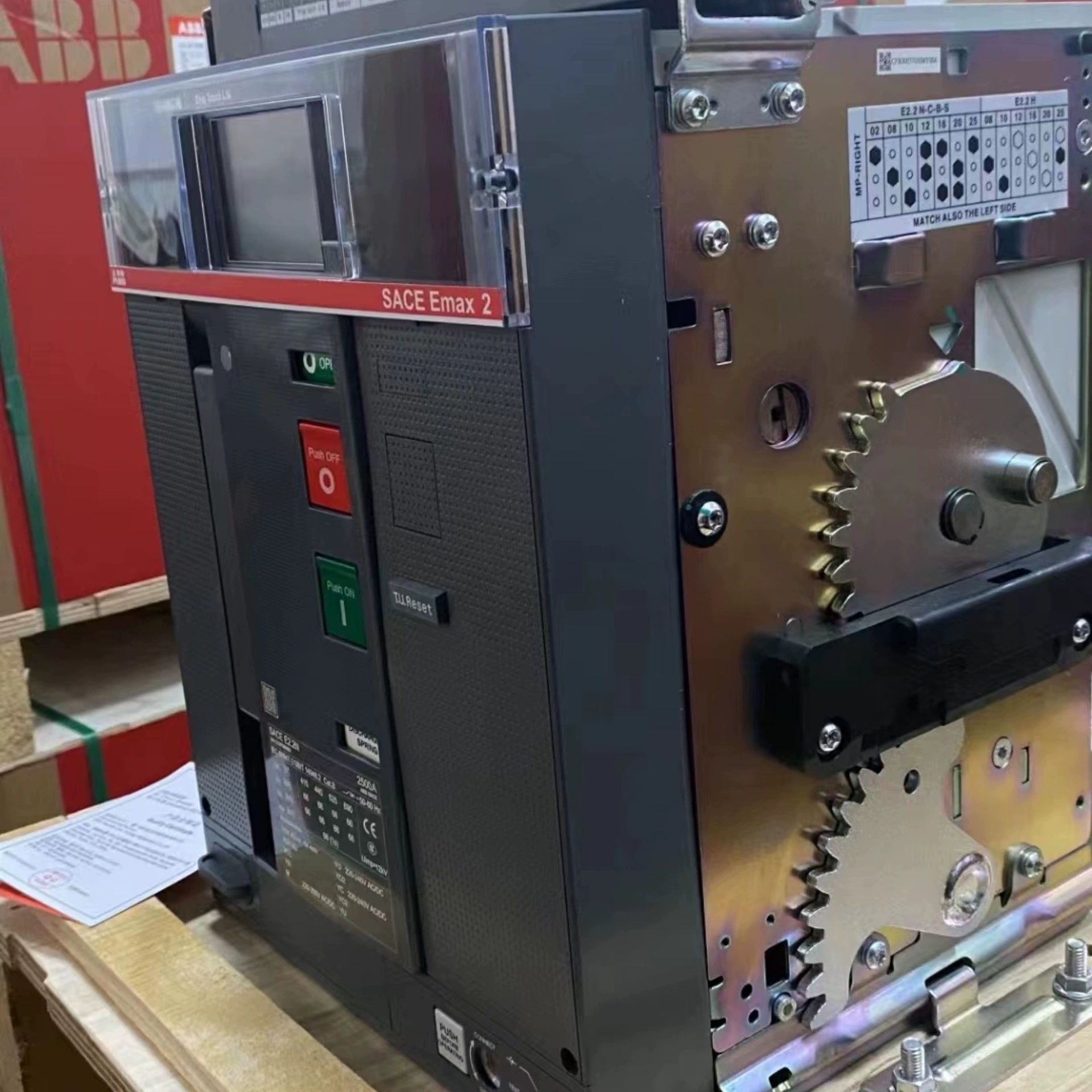 Оригинальный автоматический выключатель ABB E4.2N 4000 Ekip Dip LI 3p F HR 1SDA071191R1 оригинал