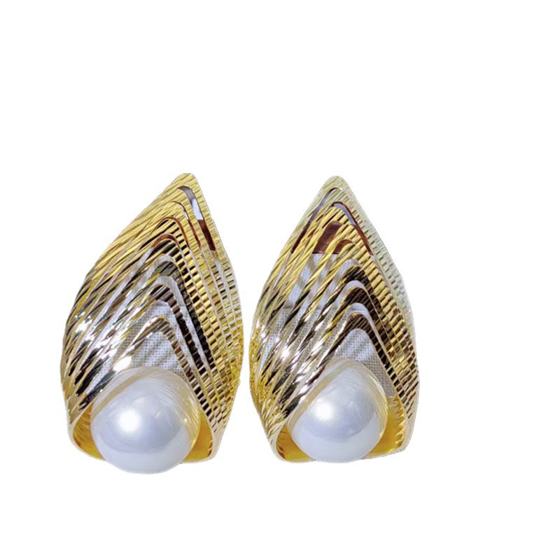 Elegant earrings drop-shaped