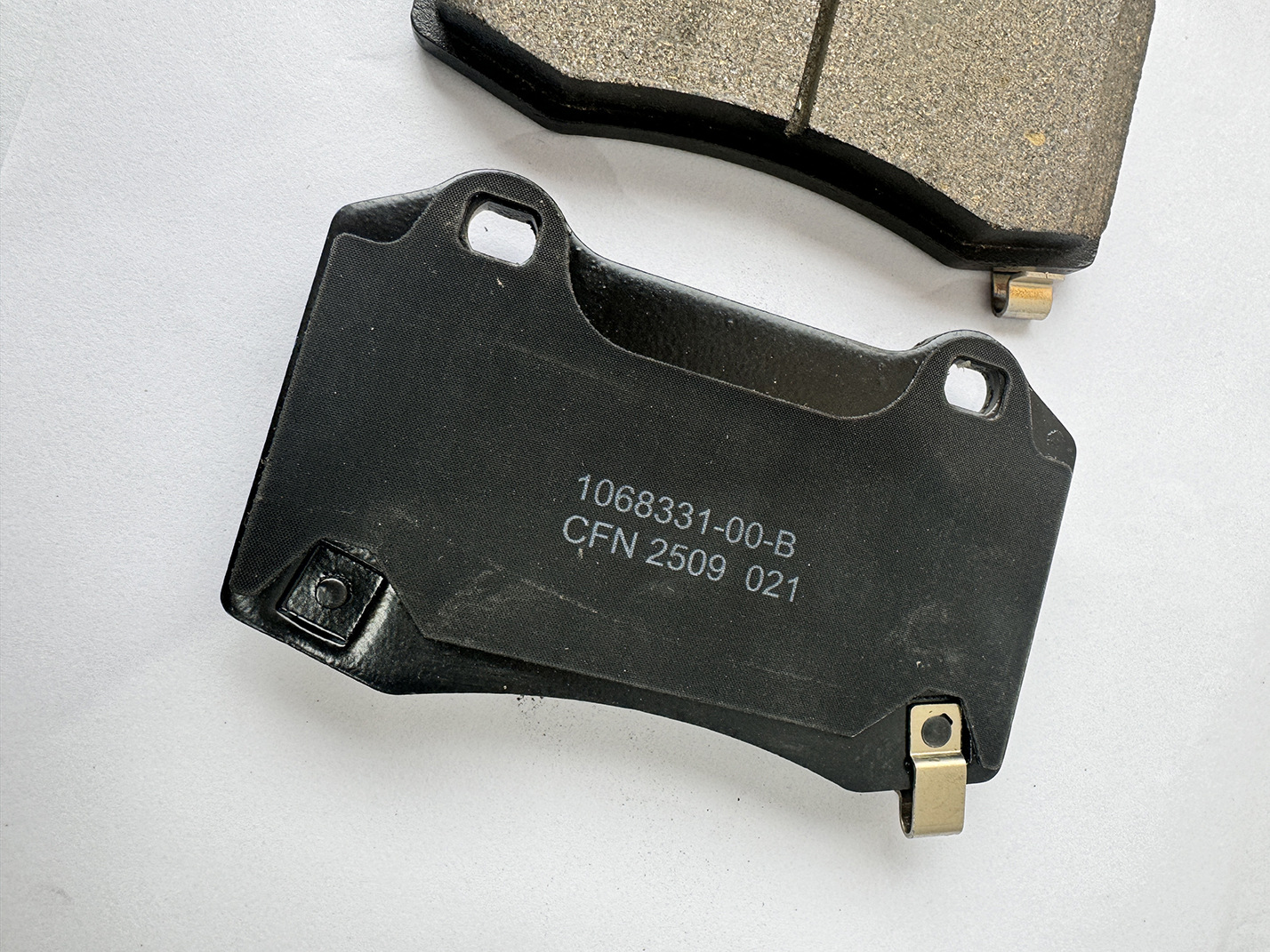 1068331‑00‑B Tesla Model S Model X rear brake pads rear wheel brake pads