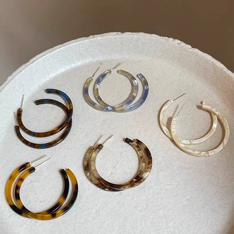Anillo de vinagre ámbar de oxígeno gran anillo de aretes de aretes de aretes para mujeres explosión de alta calidad aretes de aretes de color único de verano
