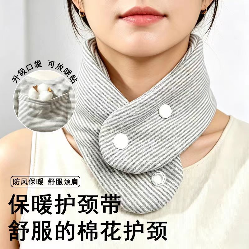 This neck wrap features a pocket for storing a heat pack, providing warmth and relief for the neck. It is made with cotton, making it skin-friendly and breathable, and has adjustable snaps to customize the size