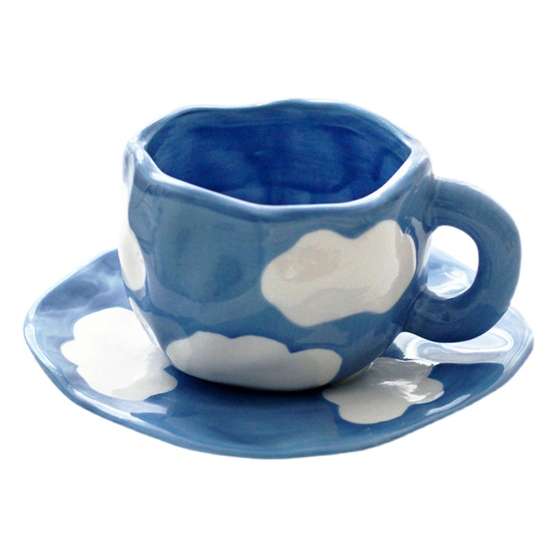 Taza de café de cerámica navideña irregular, linda taza con diseño de flores y corazones pintados a mano, juego de taza y platillo para té de la tarde
