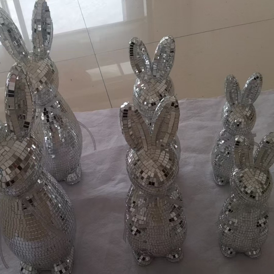 Adornos reflectantes de espejo de cristal de diamante navideño personalizado, embrión de espuma, diseño de escena LED verde, colgante luminoso