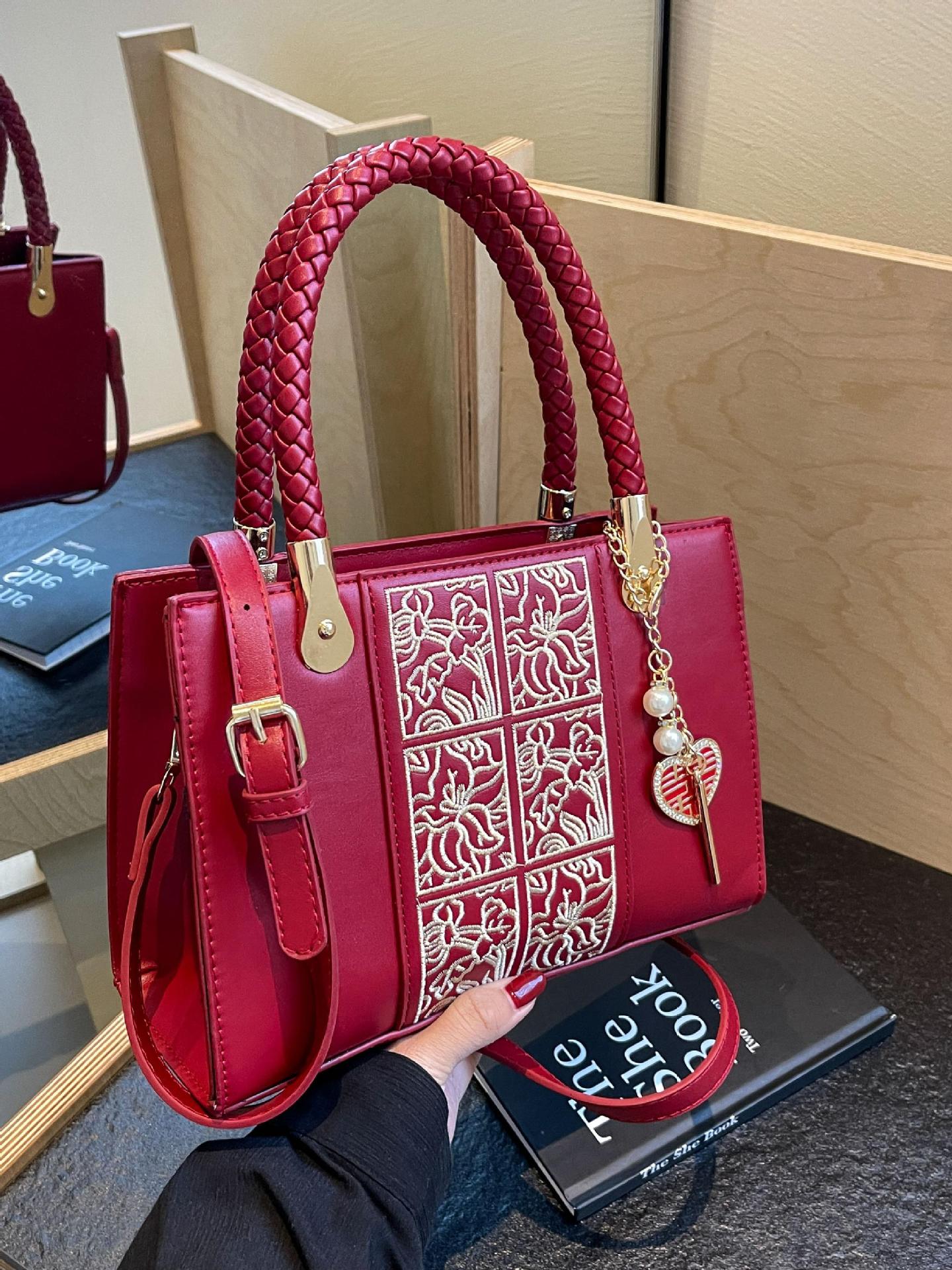 Bolso de boda rojo para mujer 2025 nuevo bolso de novia bordado a mano bolso de mensajero de un solo hombro de textura de alta calidad