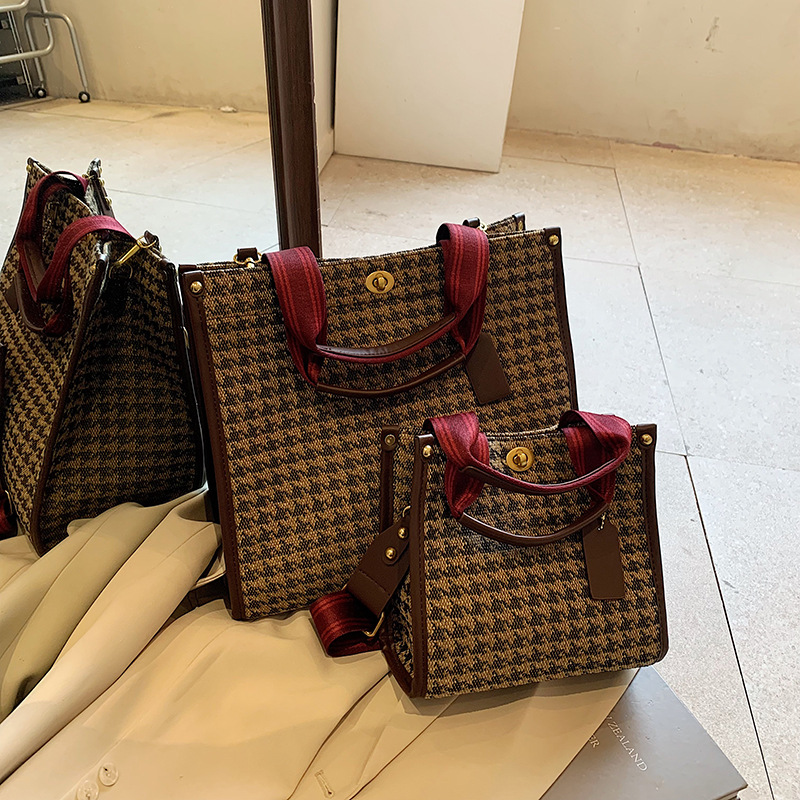 Bolsa de mano transfronteriza estricta versátil bolso de cubo de agua mujer otoño / invierno 2025 nuevo estilo de alta sensación bolso de hombro bolso de moda