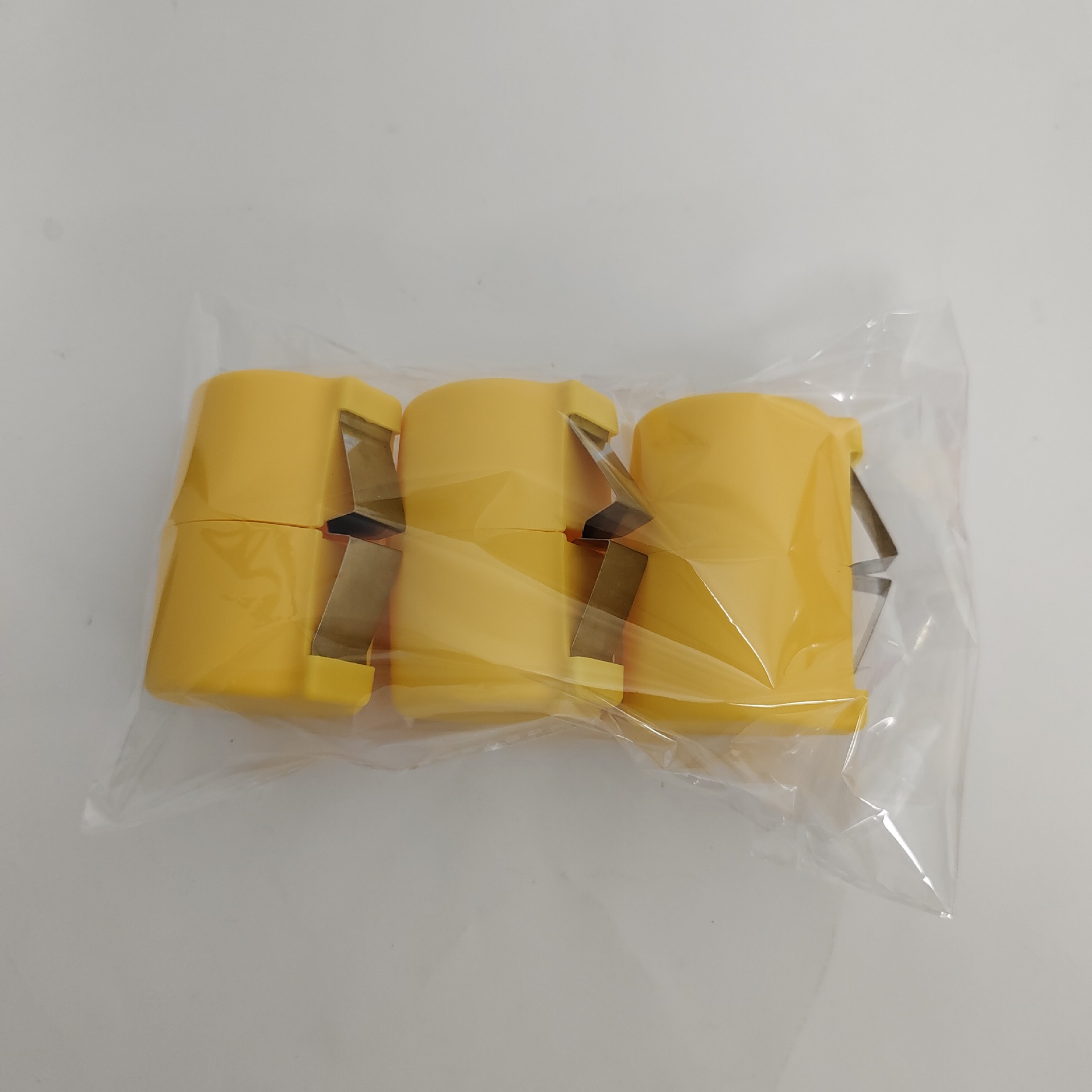 노란색 가방 3개