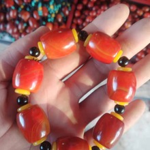 厂家大量批发玛瑙战国红手串，一手货源，量大从优。