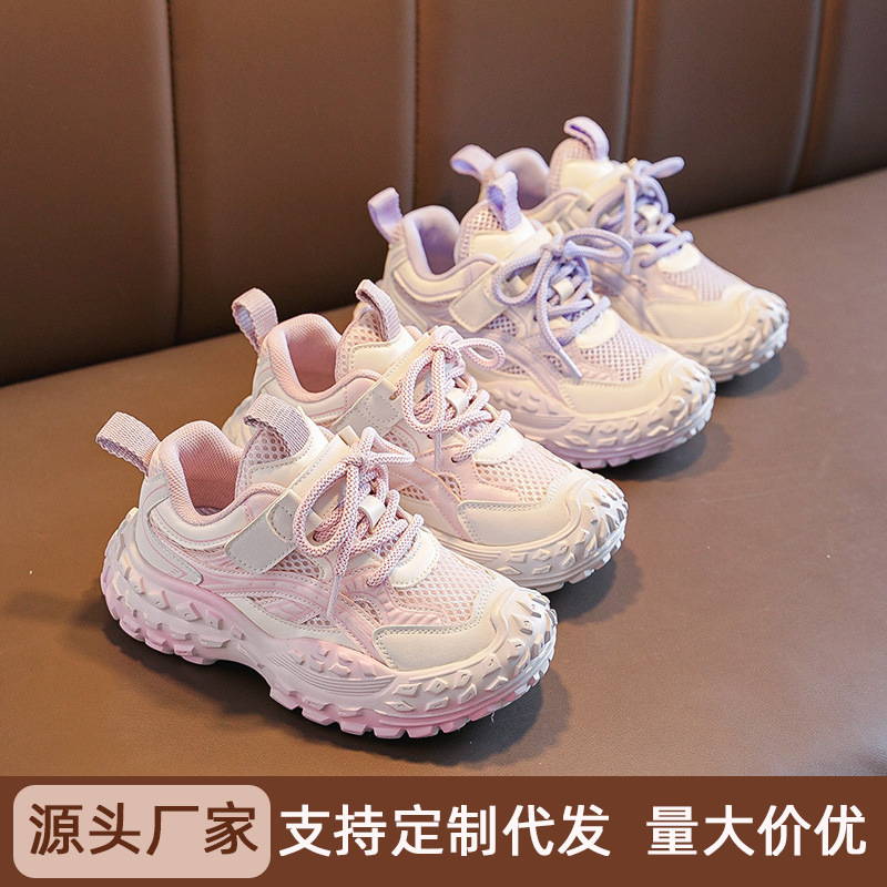 Children's breathable shoes made of mesh