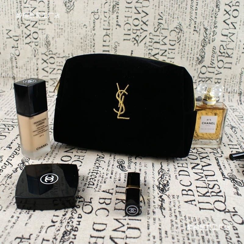 Handheld black cosmetic bag