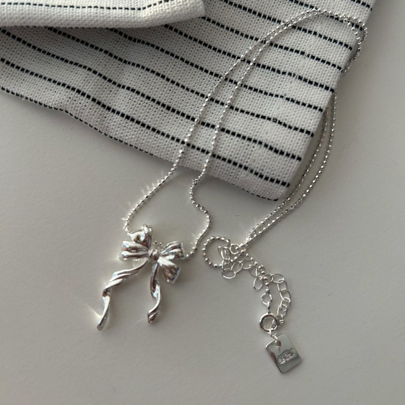 Sterling Silber Einfacher Stil Bogenknoten Überzug Halskette Mit Anhänger display picture 6