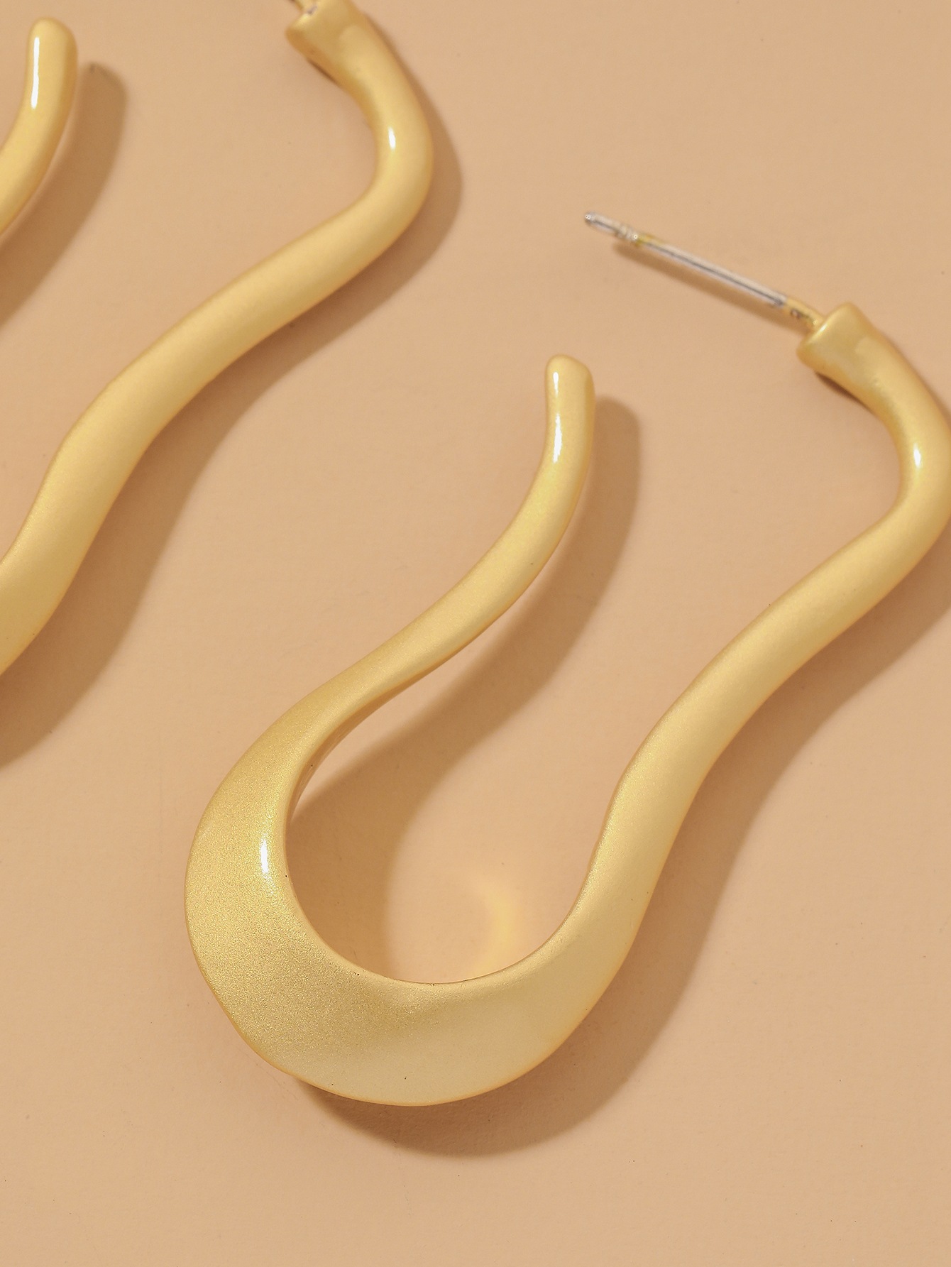 Fashion Matte Gold U-shaped Earrings display picture 7