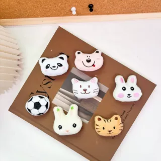 定制卡通毛绒公仔胸针兔子熊猫猫咪小熊别针发饰配件手套袜子辅料