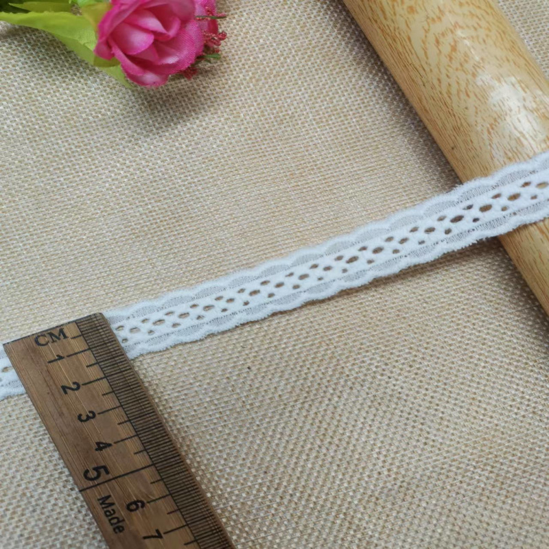 ダブルロックの綿の布のレースの補助材料は透かし彫りの刺繍のレースのファッション的な流行のスカートの服のウェディングドレスの補助材料です。