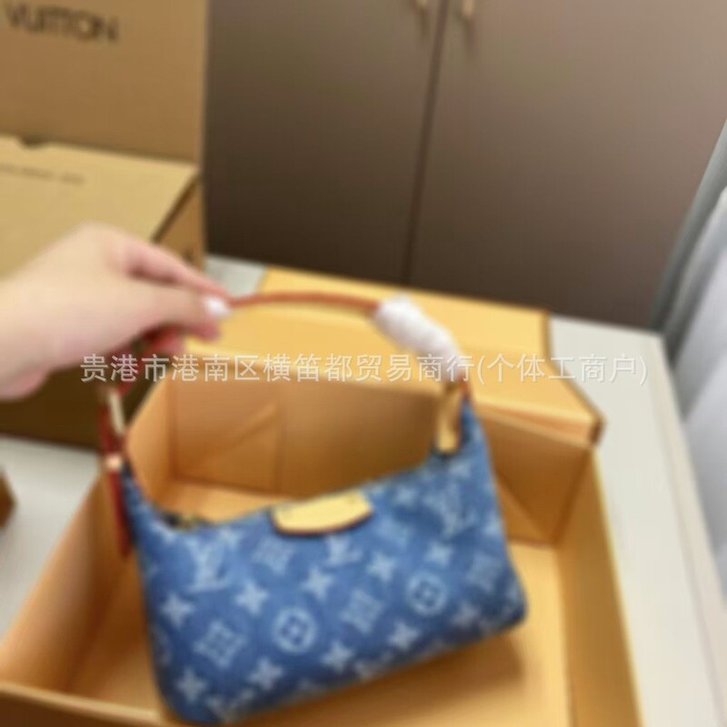 Women's 2025 New Casual Washed Denim Embroidered Denim Lunch Box Bag Handheld Shoulder Bag Women's 2025 New Casual Washed Denim Embroidered Denim Lunch Box Bag Handheld Shoulder Bag