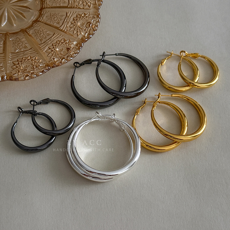 Classic Minimalist Gold Large Hoop Earrings, Niche Design, Fashionable, Light Luxury, Versatile Commuter Earrings, High-End Earrings