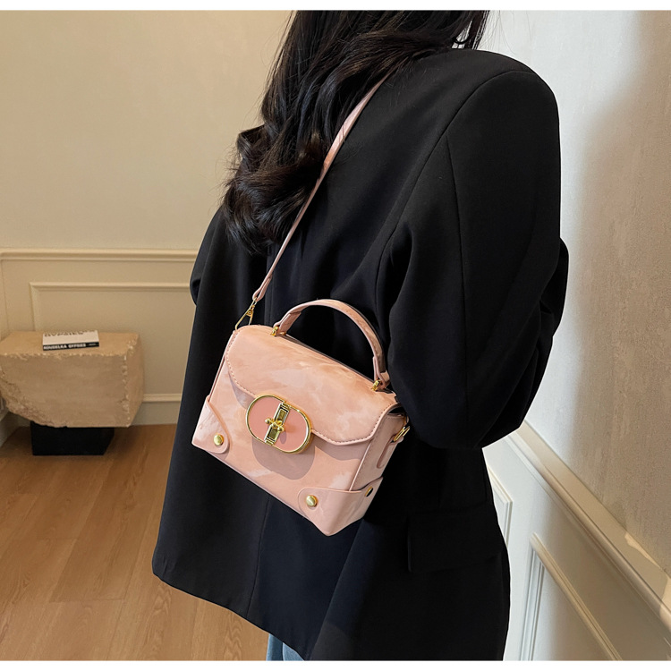 Fashionable and trendy small bag 2025 new women's bag, summer casual and simple crossbody bag, hand-held texture small square bag undefined