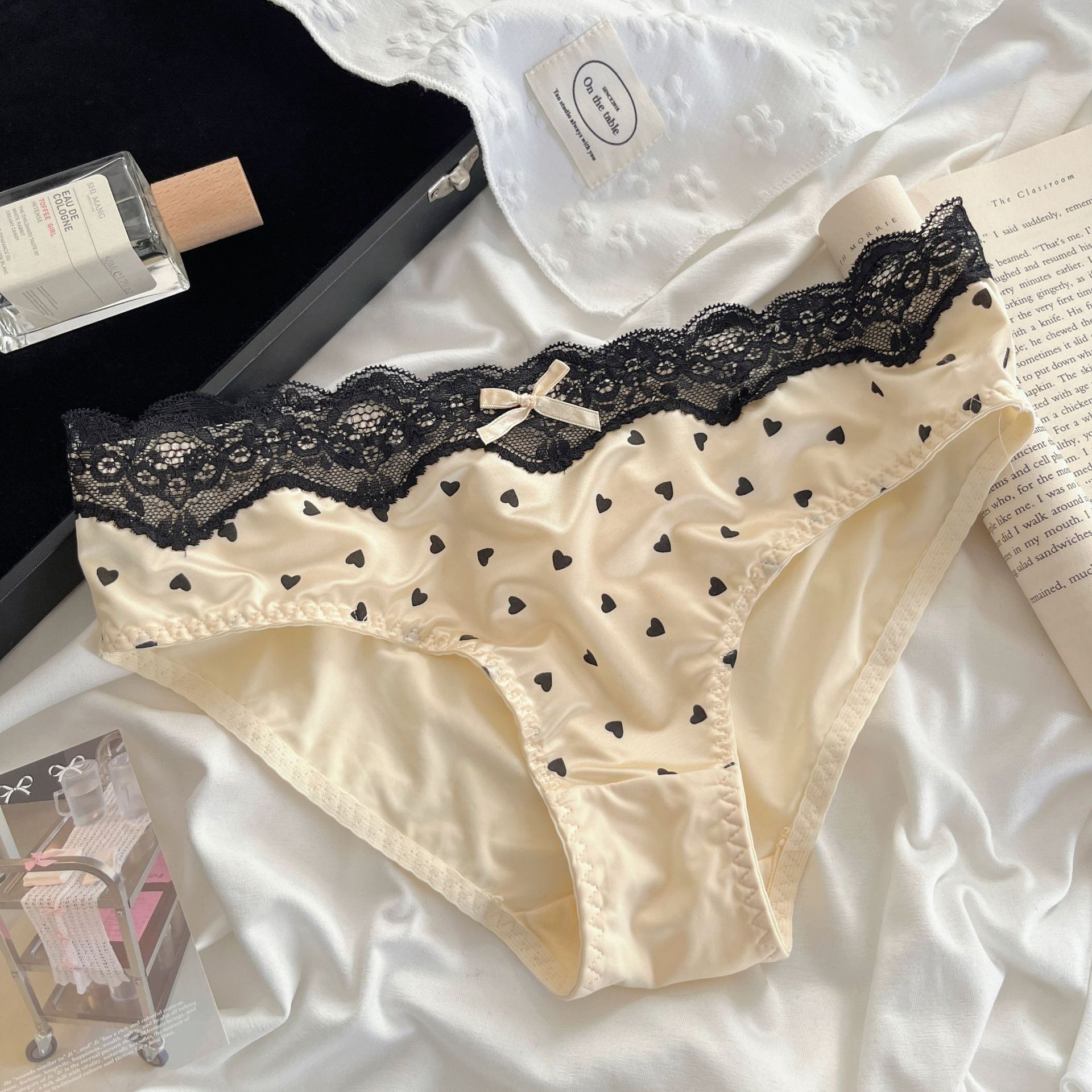 Nuevo estilo francés retro sexy amor bragas de encaje puro dulce arco de cintura baja chica calzoncillos de seda de hielo