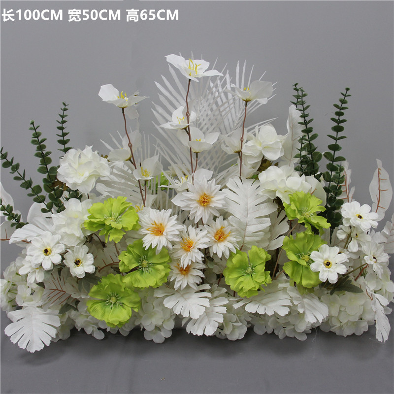 新商品の結婚祝いの大きいタイプの花を並べて絹の花の完成品の装飾をシミュレーションします。|undefined