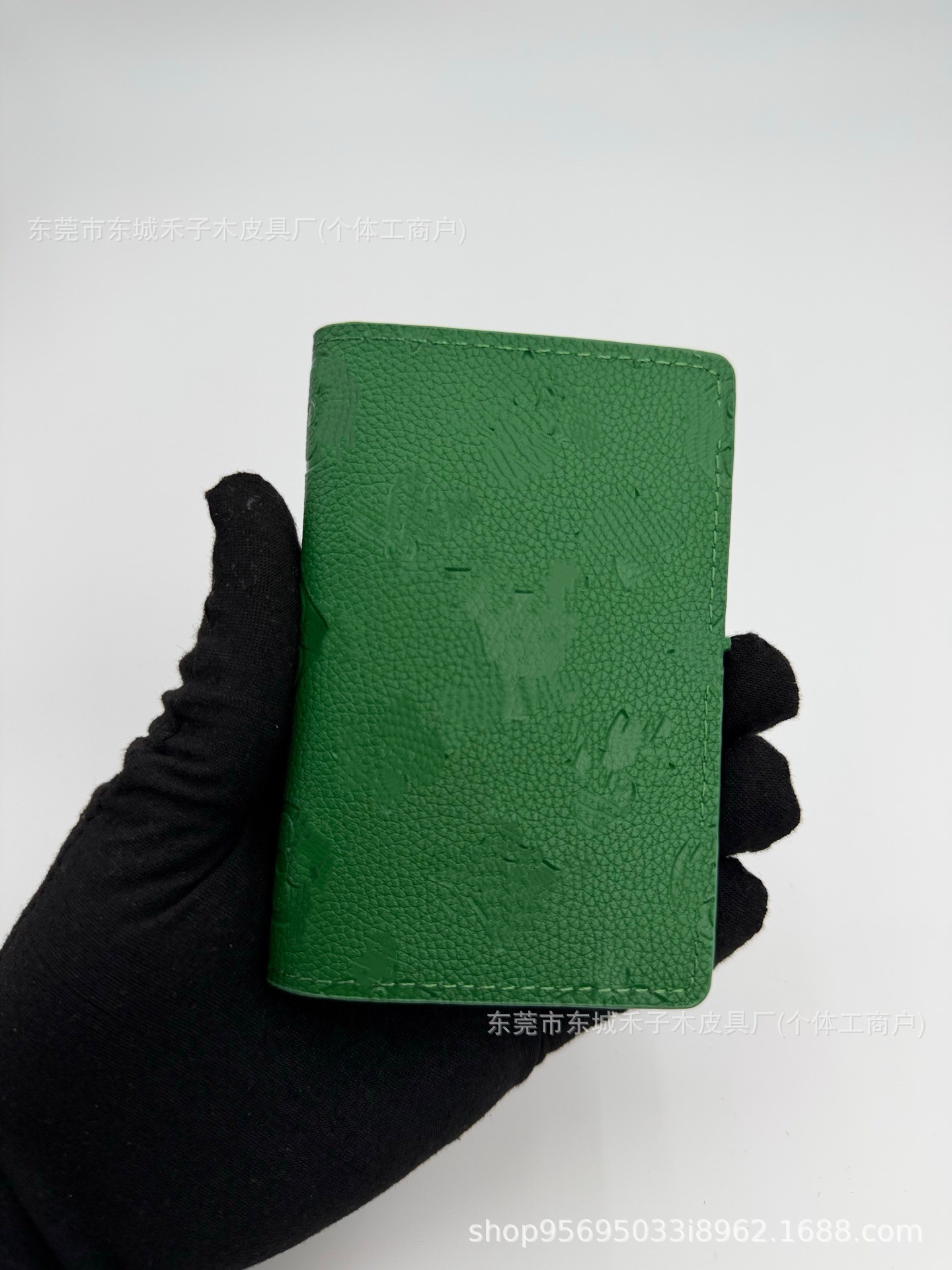 Unbranded Plant and Animal 7-Slot Card Holder Pebbled Leather Green