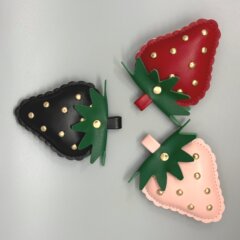 DIY ジュエリーアクセサリー PU レザーイチゴペンダント綿充填立体フルーツキーホルダー MIU バッグペンダント
