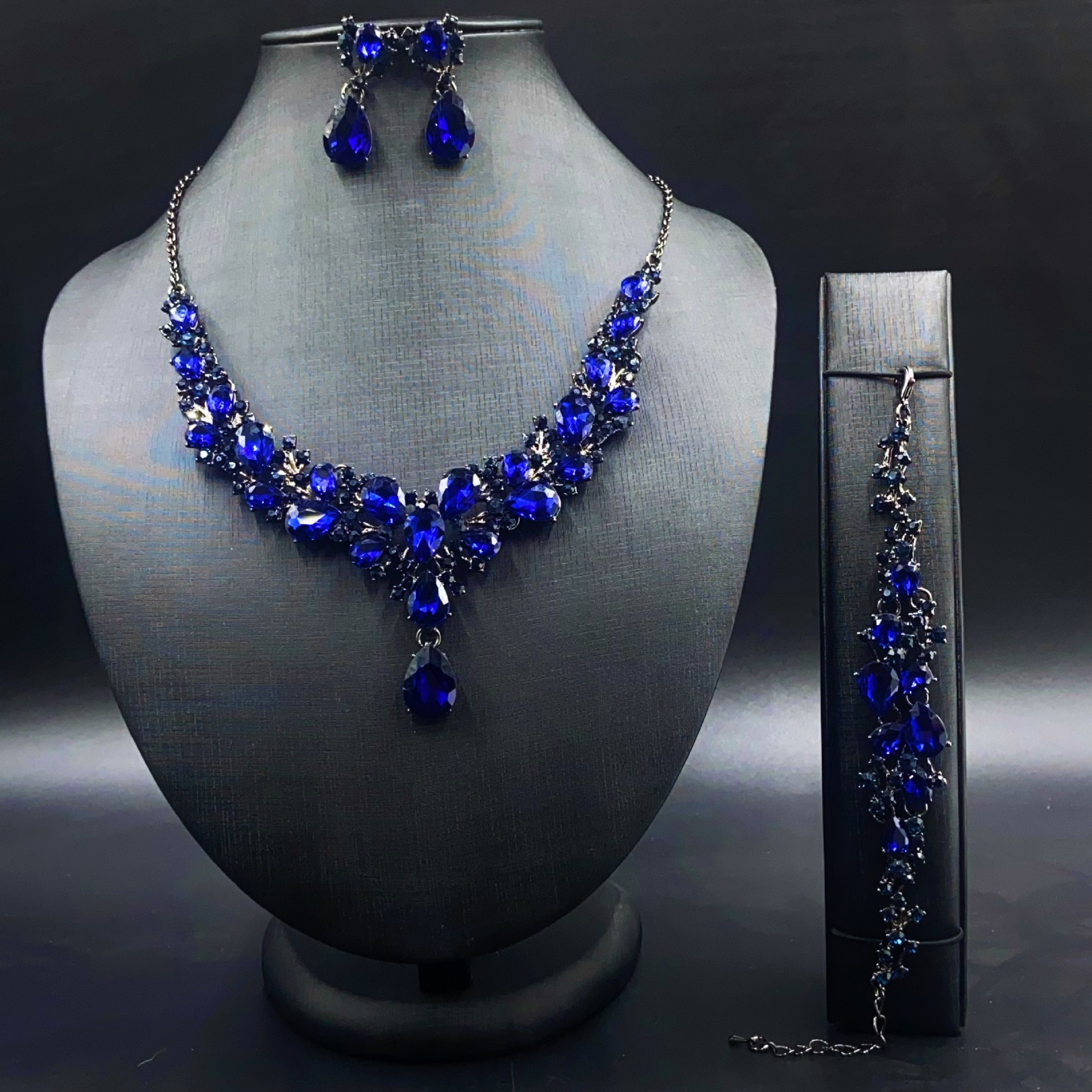 Alloy Material Simple Style Classic Style Solid Color Alloy Inlay Rhinestones Women's Jewelry Set