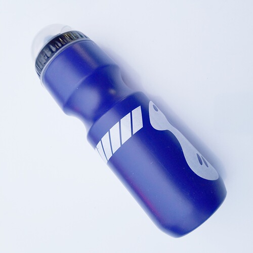 Sports water bottle depending on mountain bike sports with dust cover PC plastic water bottle equipment cycling supplies
