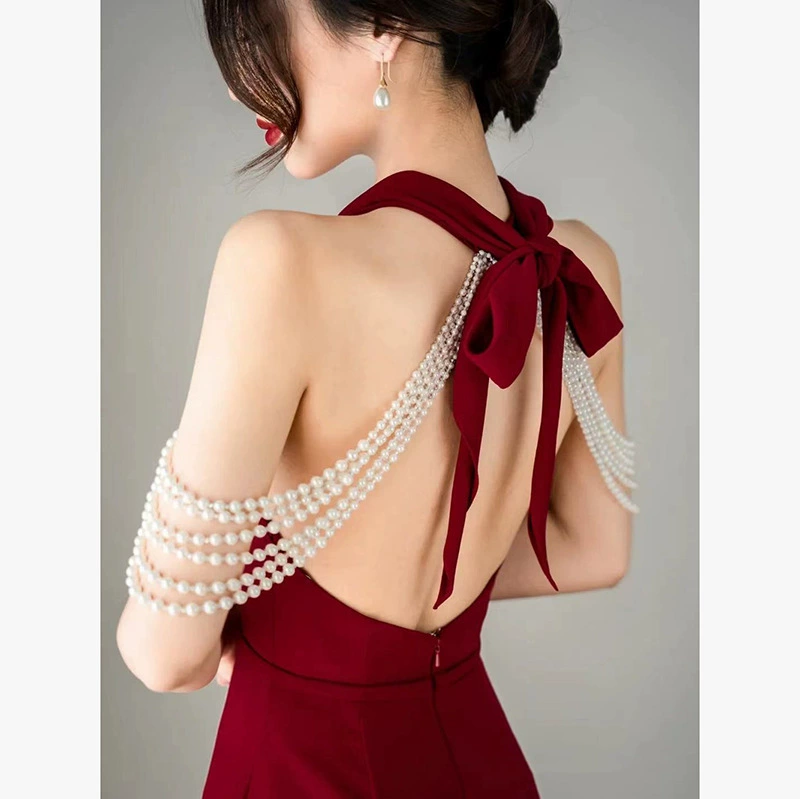 Бордовое платье-тост для невесты, новый стиль "русалка", облегающий крой, элегантное сексуальное платье с открытой спиной и эффектом halter, создающее роскошное ощущение для свадебного торжества.