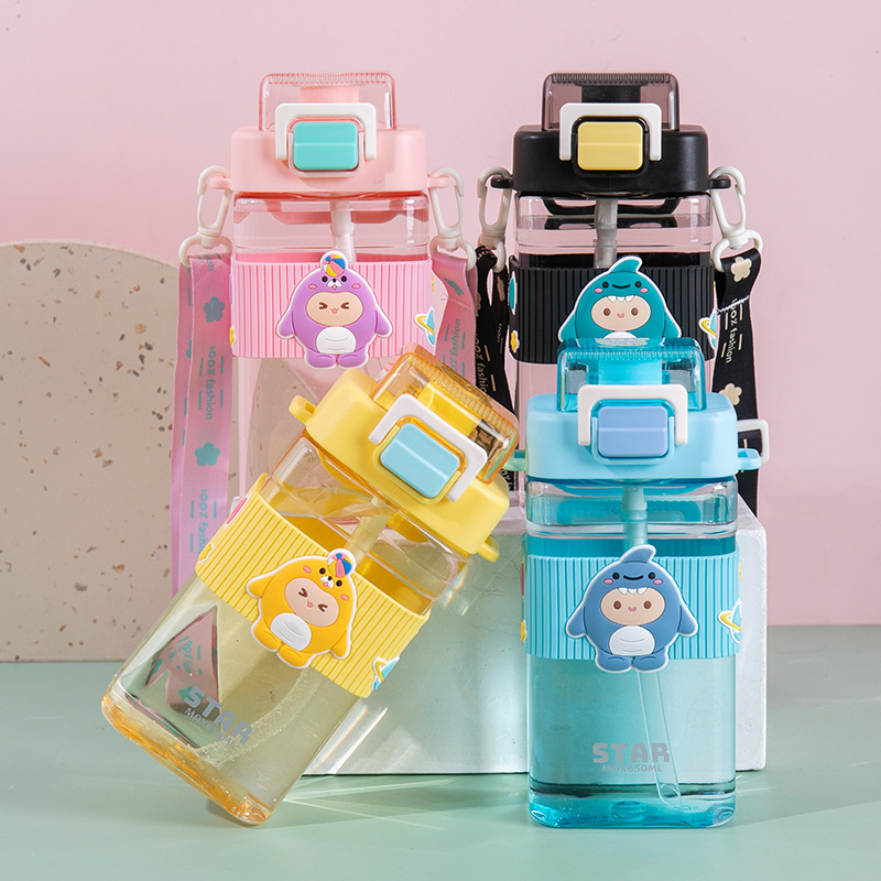 Taza de plástico cuadrada de huevo de alto valor facial, taza de agua de paja deportiva conveniente, taza de viaje conveniente y encantadora de gran capacidad.