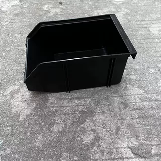 174*134*82背挂式物料盒 黑色塑料斜口盒 防静电塑料物料盒子