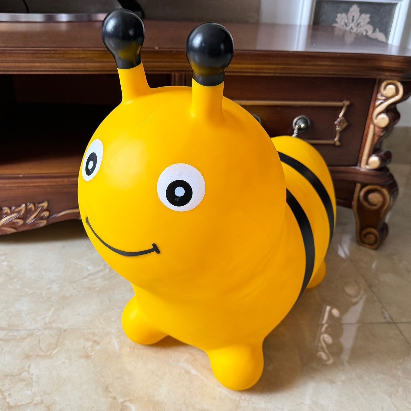 Air pump, bee
