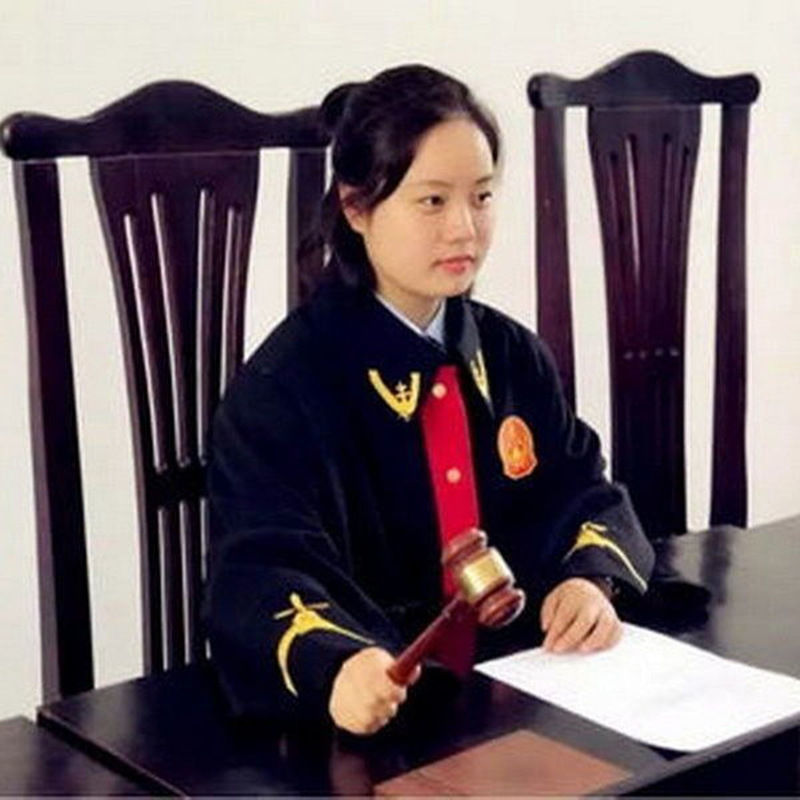 Chủ tọa Phiên tòa / 130cm