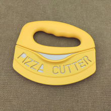 半圆手压披萨刀不锈钢带保护套披萨刀多用途切刀亚马逊半圆摇刀