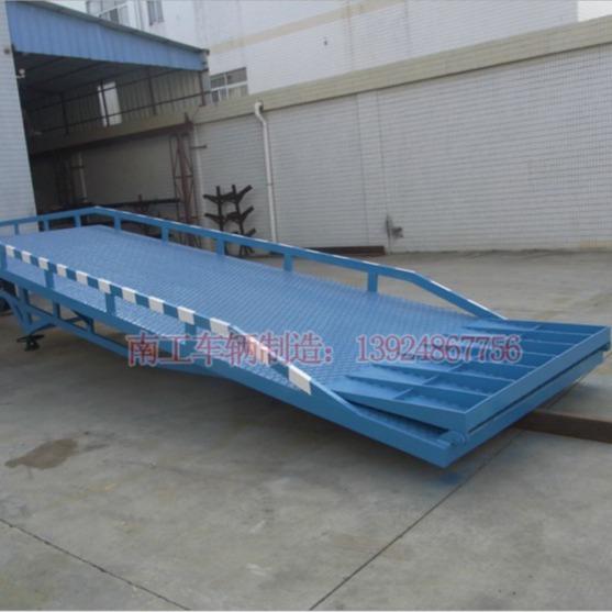 厂家供应登车桥，移动式登车桥，液压式升降登车桥装卸货