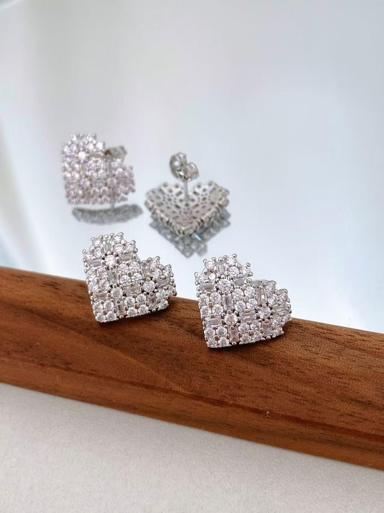 Women's Gender Plating, Inlay Design 1 Pair Sweet Heart Shape Plating Inlay Copper Zircon 18K Gold Plated Ear Studs
