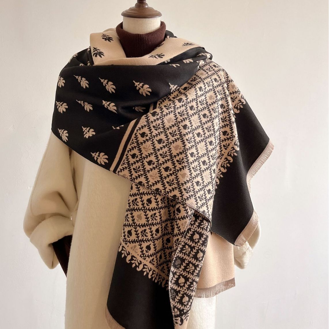 Nuevo Otoño e Invierno de doble cara de Cachemira como borla larga bufanda 2023 clásico estampado de flores engrosado chal cálido para mujeres