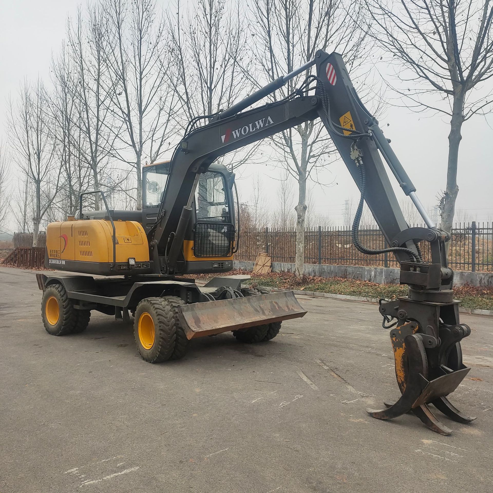 小型轮式挖掘机农用轮胎挖机工程微型轮挖抓木机旋转装卸抓夹木器