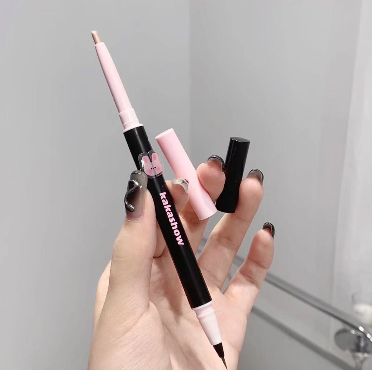 kakashow's three-dimensional starry eyes, double-headed sleeping pen girl, highlights and highlights, with pearlescent shadows outlined to a two-in-one girl undefined
