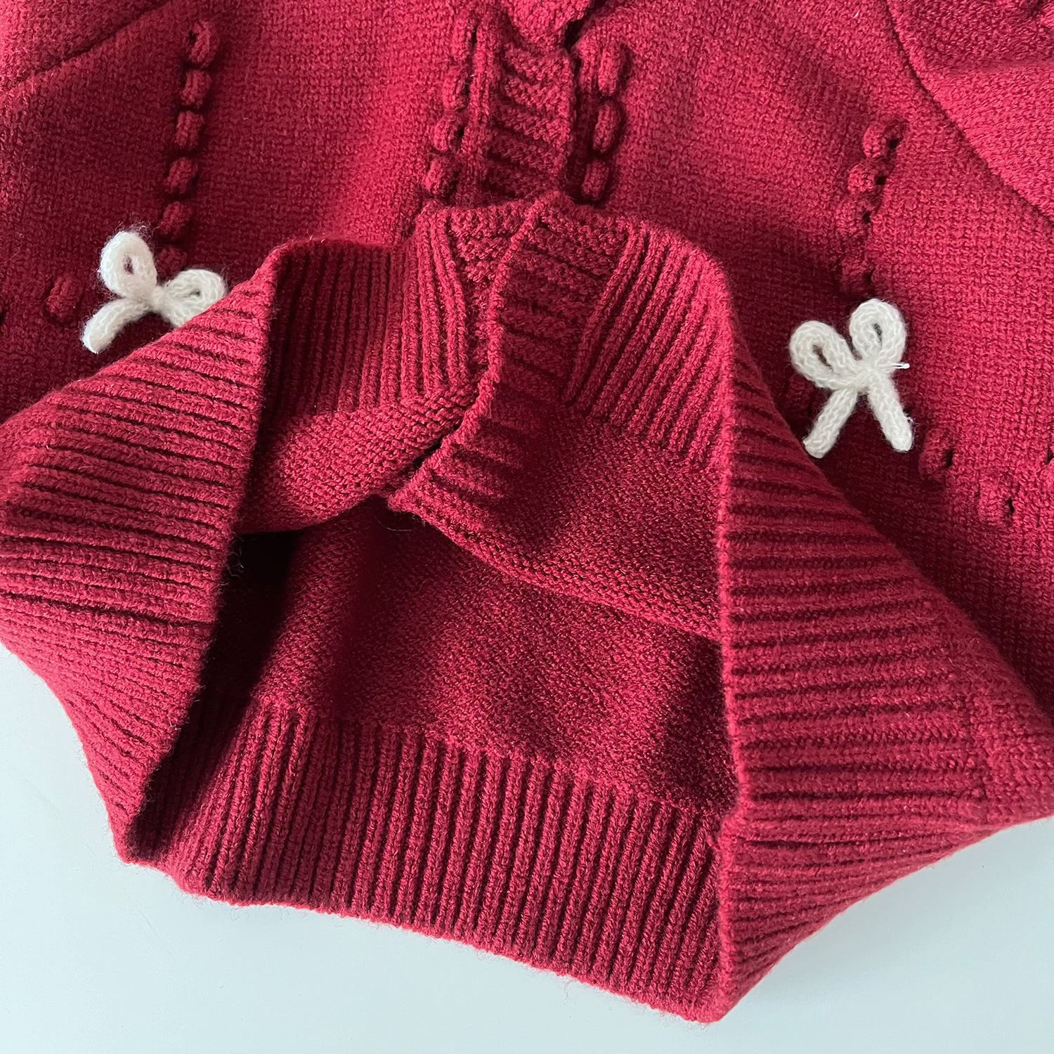 2024 Herbst neue koreanische Version der Strickjacke für Mädchen, stylische Pulloverjacke, zweiteiliges Set mit Prinzessinnenrock 67516_voghion.com