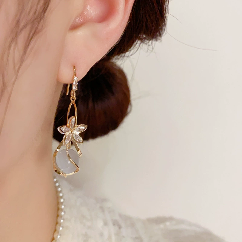 Серьги из циркония: модный универсальный дизайн, микроинкрустация, кошачий глаз, интернет‑знаменитость, тренд сезона —