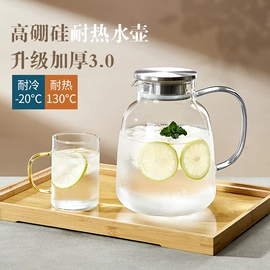 酒杯;玻璃杯;盘